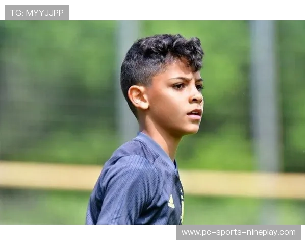 球星子嗣继承父业登场踢职业联赛父子传承或成新传奇