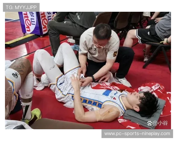 足球巨星赛场突发意外队医全力抢救引发球迷揪心时刻