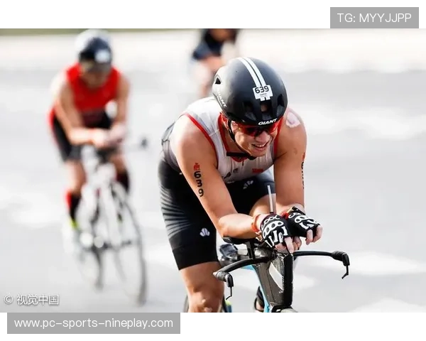 足球明星骑行自行车运动风采大赏经典瞬间合集